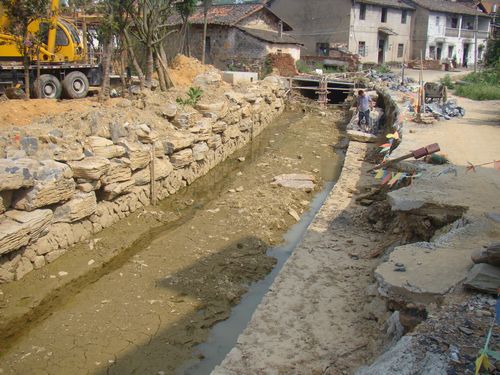 正在修建的回龙溪