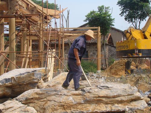 辛勤工作的工人