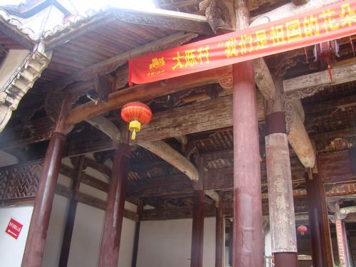 重新喷漆的柱子