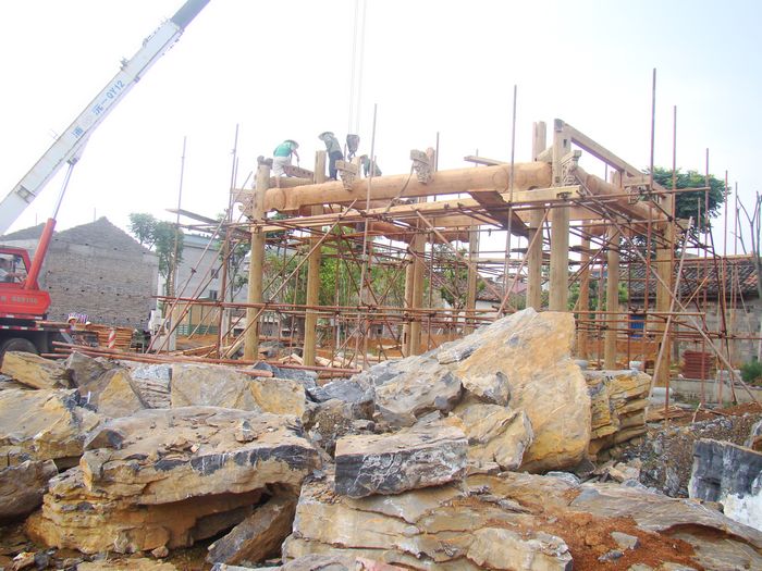 施工中的古戏台