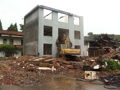 祠堂门前建筑拆除完毕