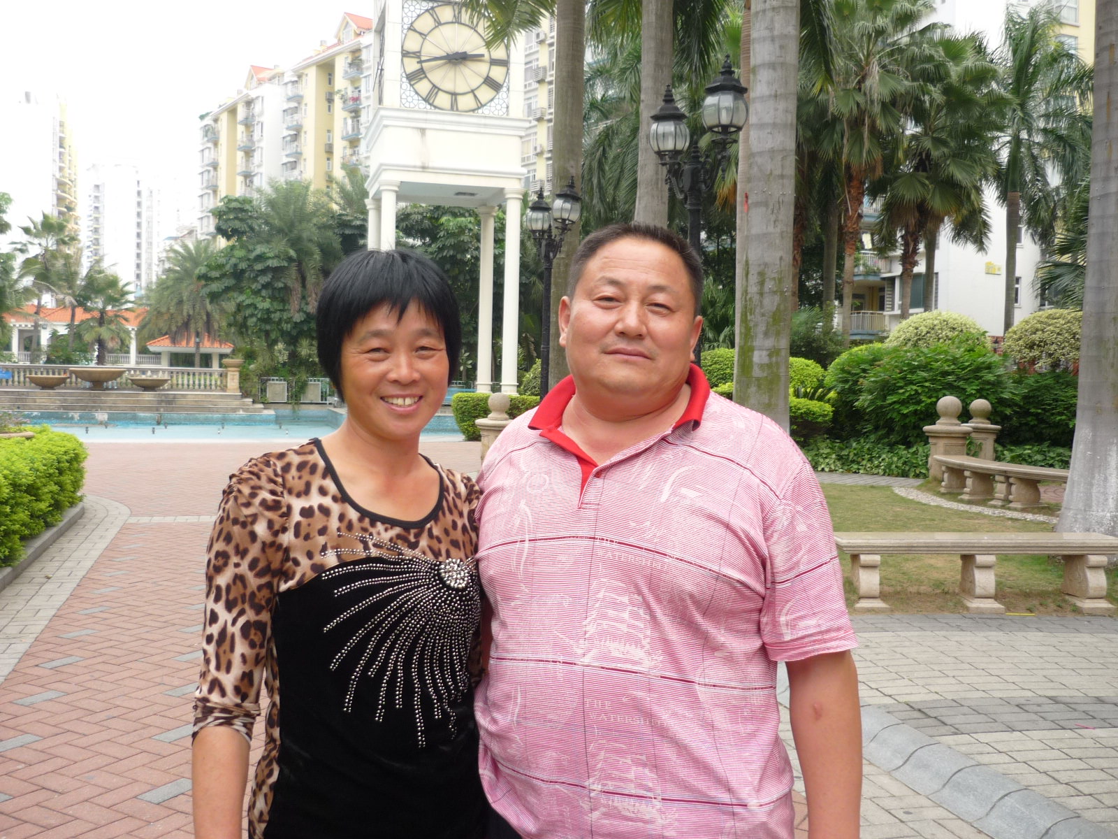 汪董事长给我俩拍的合影