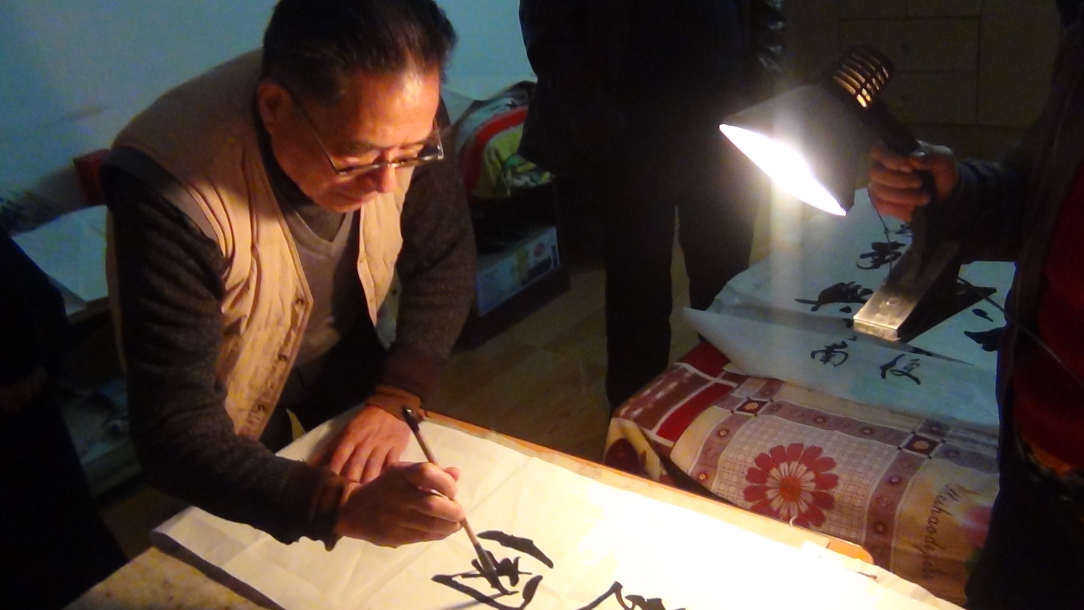 振耀老先生夜12点还为汪后裔题字