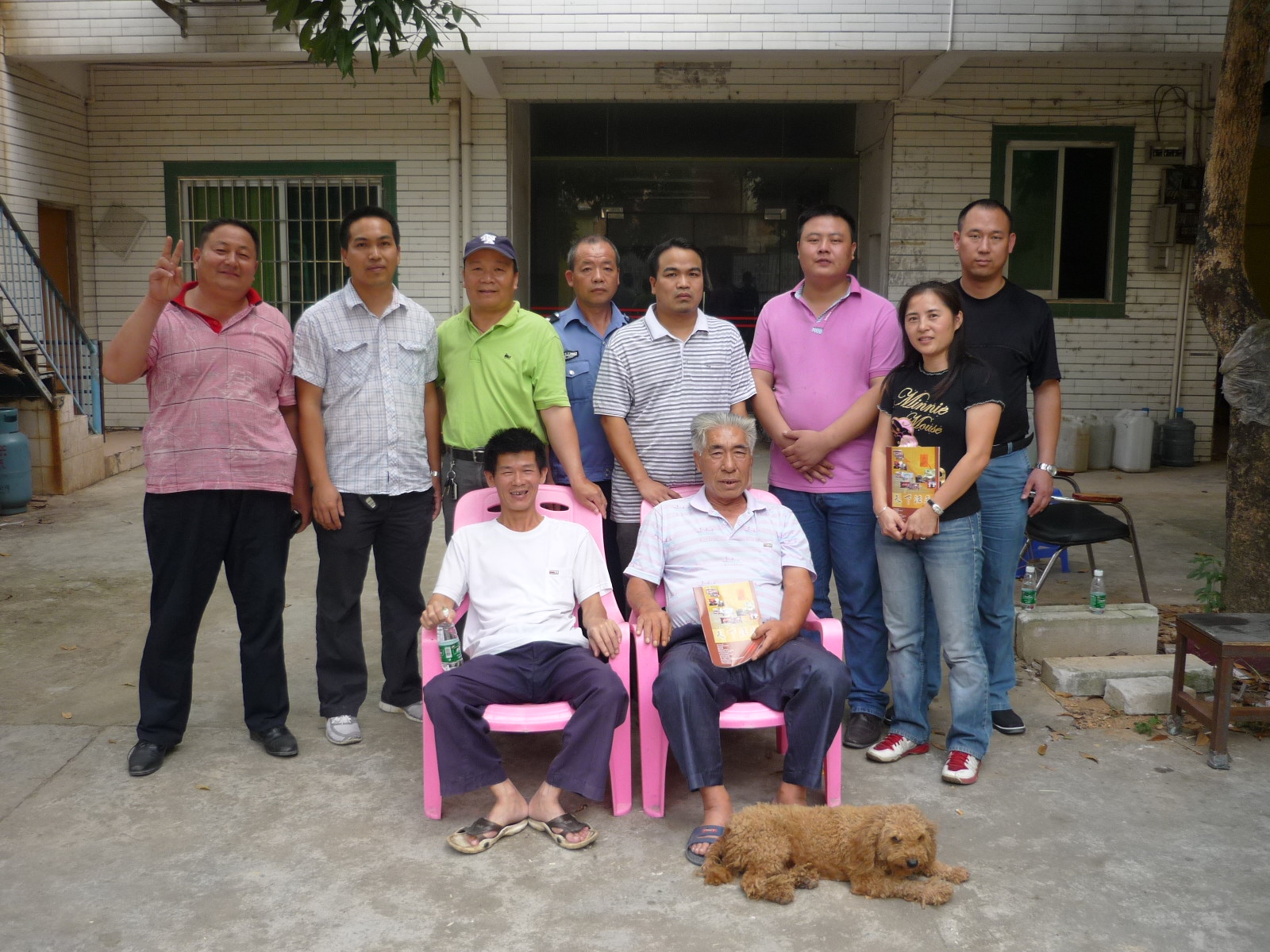 在葵湖村汪寿福家合影