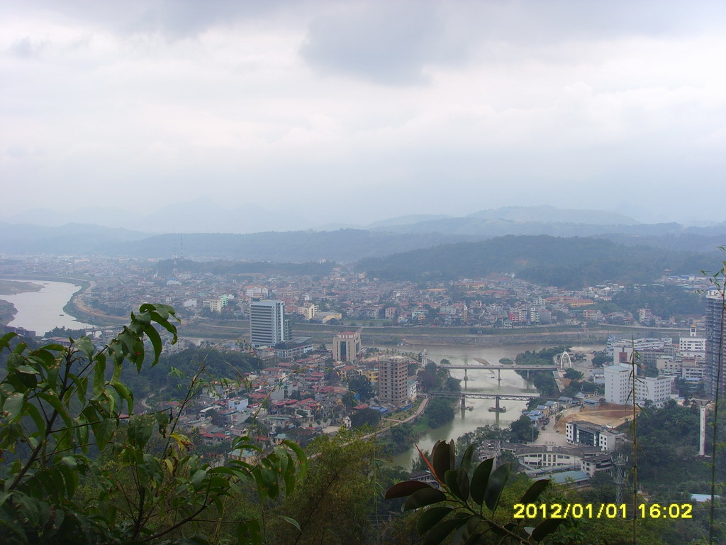 老街鸟瞰(在四连山主峰拍摄)