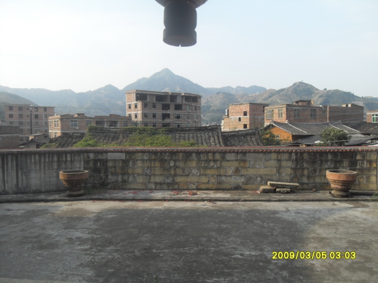 霞春鼎甲祠宇所看的前面山