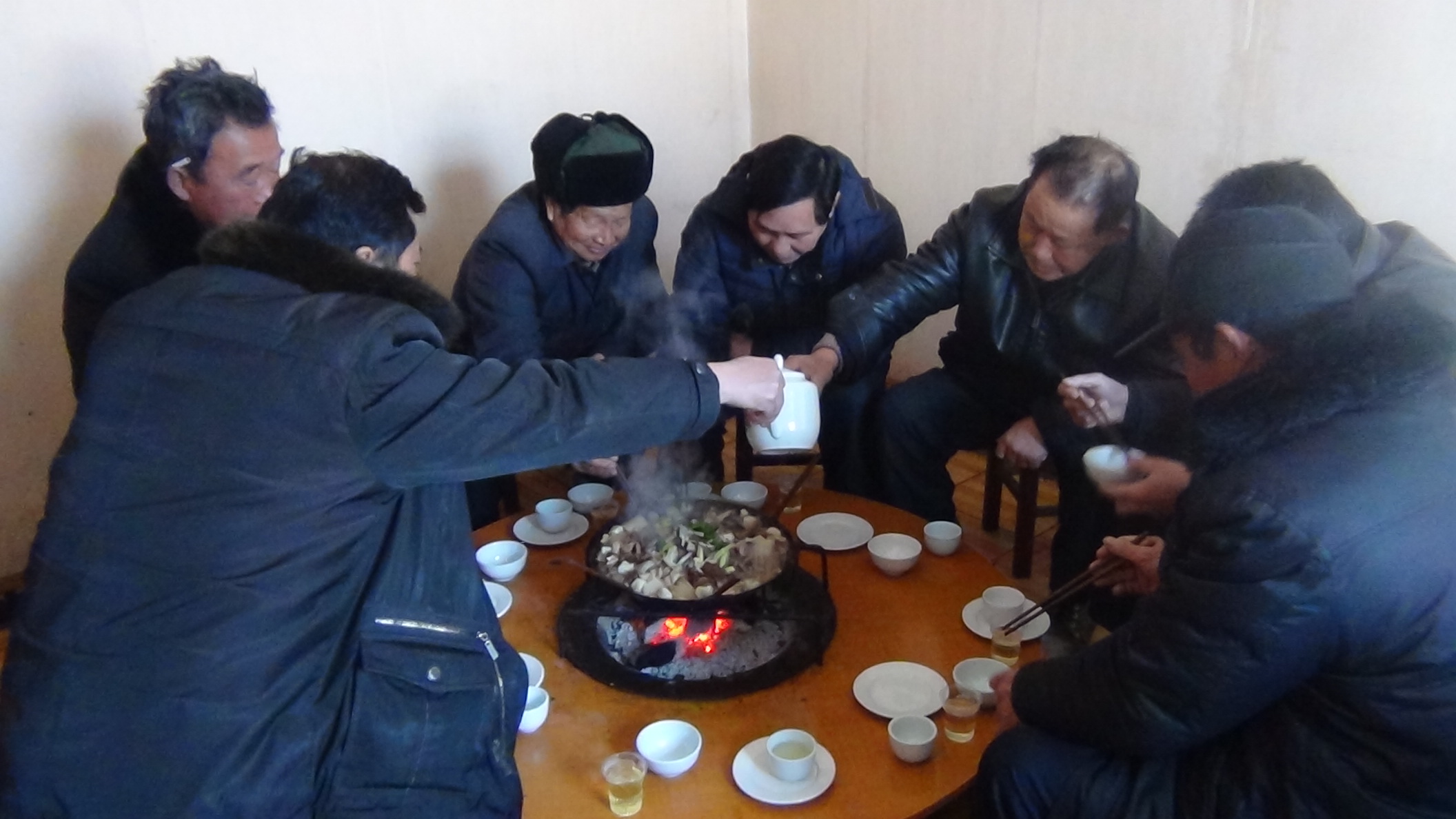 中午在麻张家畈汪金文家吃的汪氏吊锅