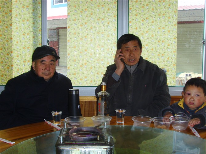 本家厚皓先生正在致电仙桃汪长彪