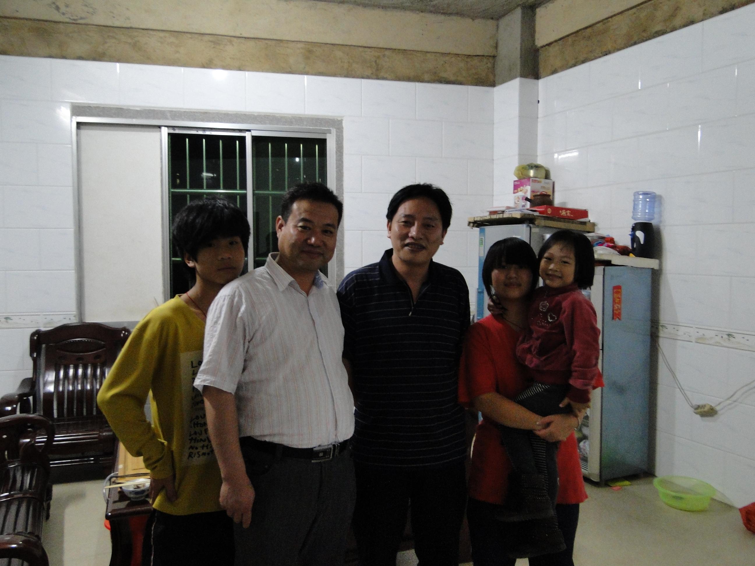 左一我弟弟祖清、乃涛、家网站长大风、我妹妹贵玲和我女儿晓瑜