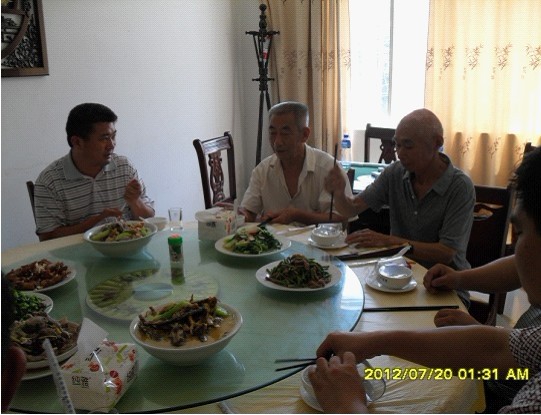 张广陈家寺村支部书，贾兴宏也来到了现场，接待汪会长