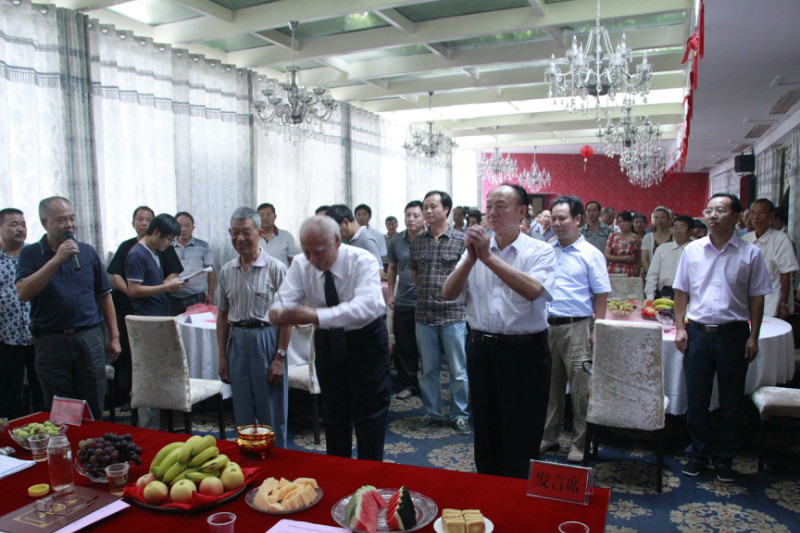 3.集体祭拜唐越国公汪华和中湘汪氏白马支祖先。