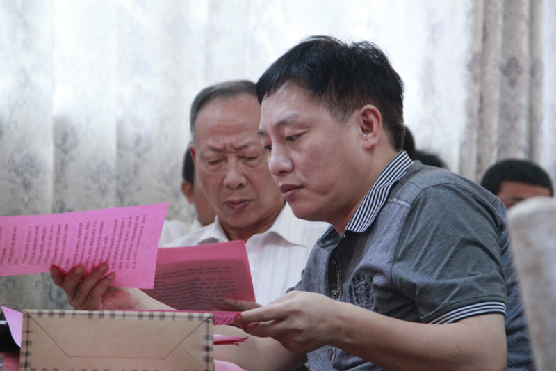 .黄山市汪华文化研究会副会长、汪氏宗亲网网站站长、江西贵溪的汪庆丰与会