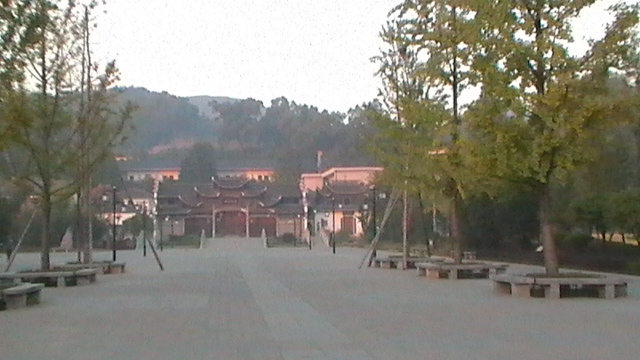 朝霞咉照下的汪氏祠堂