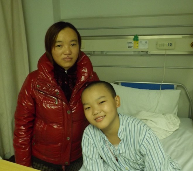 小汪濤與媽媽在病房