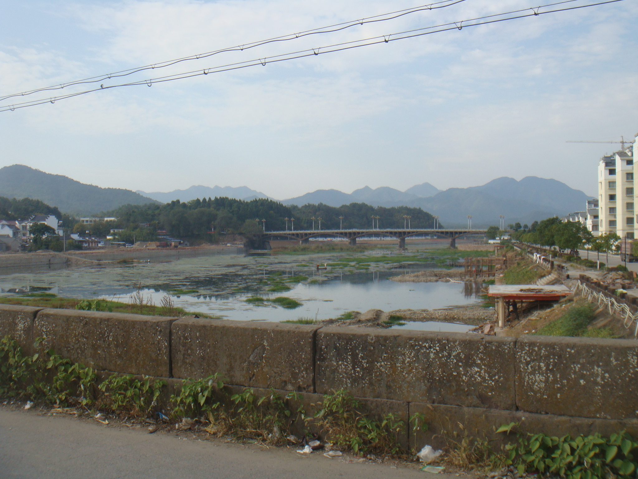 站夹溪桥看凤湖.JPG