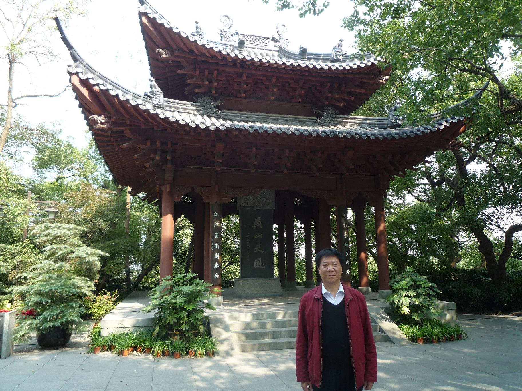 在吴山风景区留影