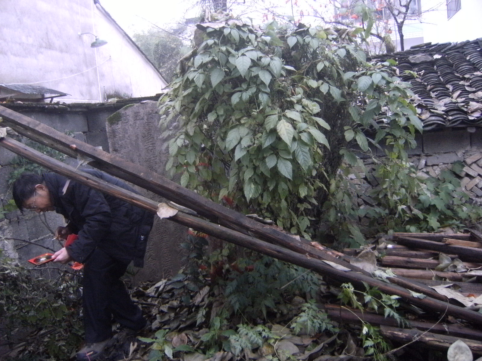 到绩溪县实地考察了解爽公墓情况的有关图片 032.jpg