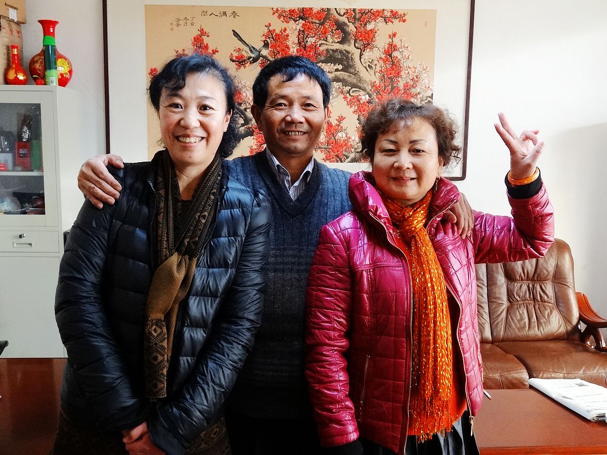 右起，汪宏芳及其胞兄汪作万夫妇