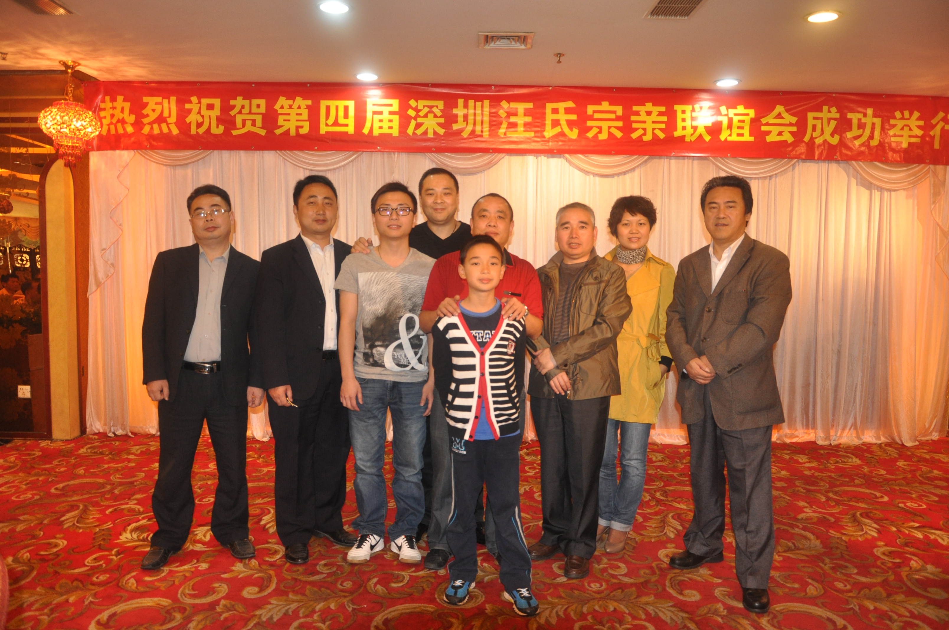 會長與安慶籍宗親合影（左一戴眼鏡為九江宗親澤好先生）