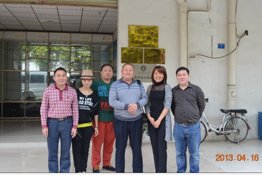 第二天在科元会长邀约下上午到了广州君元药业公司！