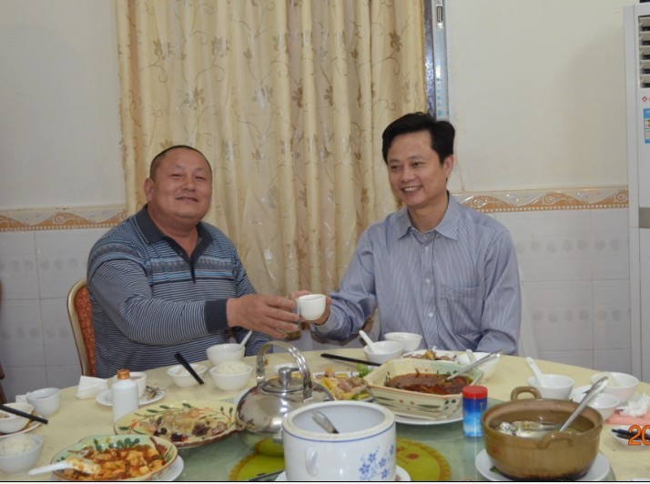 汪家兄弟来一杯好亲切哟！