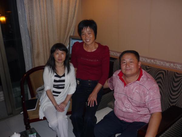 2011年11份我与夫人与【汪洋】汪雪英合影！
