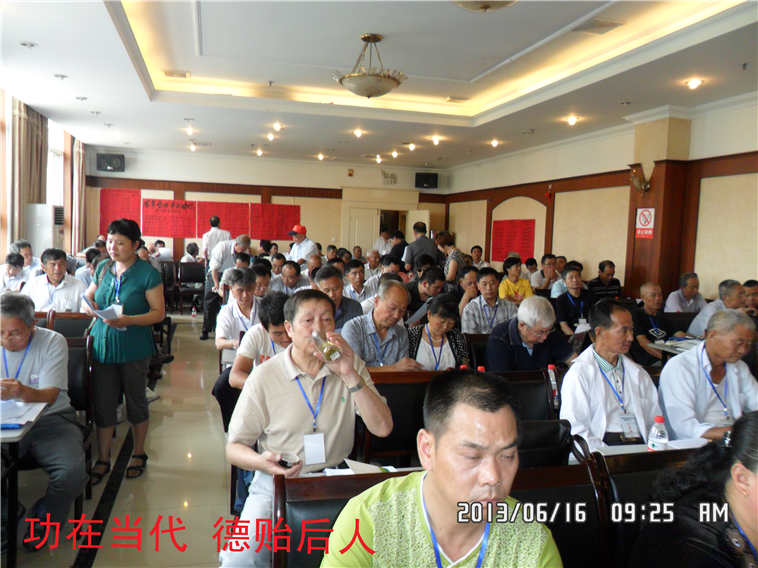 宗亲们在认真填写问答题