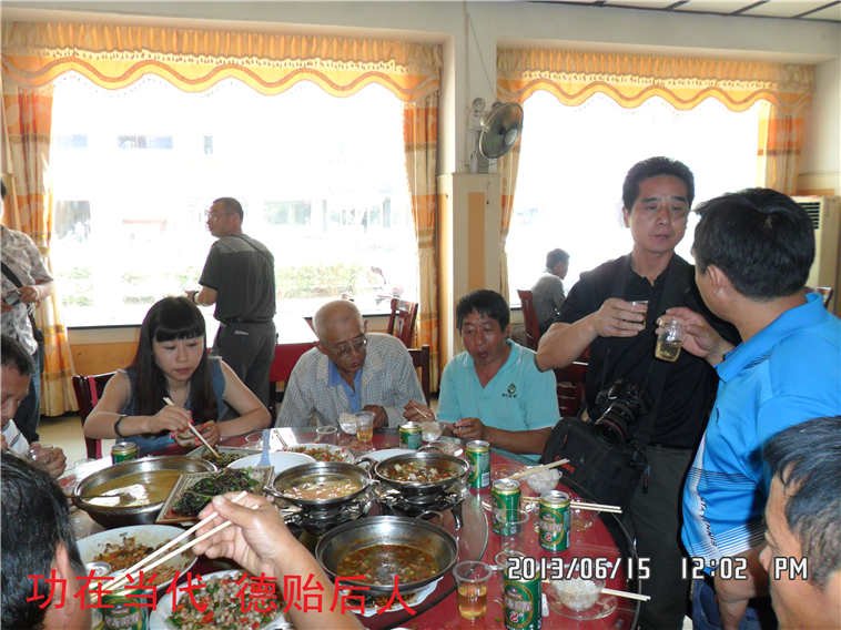 黄山汪华文化研究会的领导到湖北省小池镇会合多个省的宗亲一起前往武汉参加研讨会