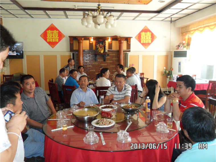 黄山汪华文化研究会的领导到湖北省小池镇会合多个省的宗亲一起前往武汉参加研讨会