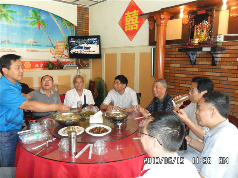 黄山汪华文化研究会的领导到湖北省小池镇会合多个省的宗亲一起前往武汉参加研讨会