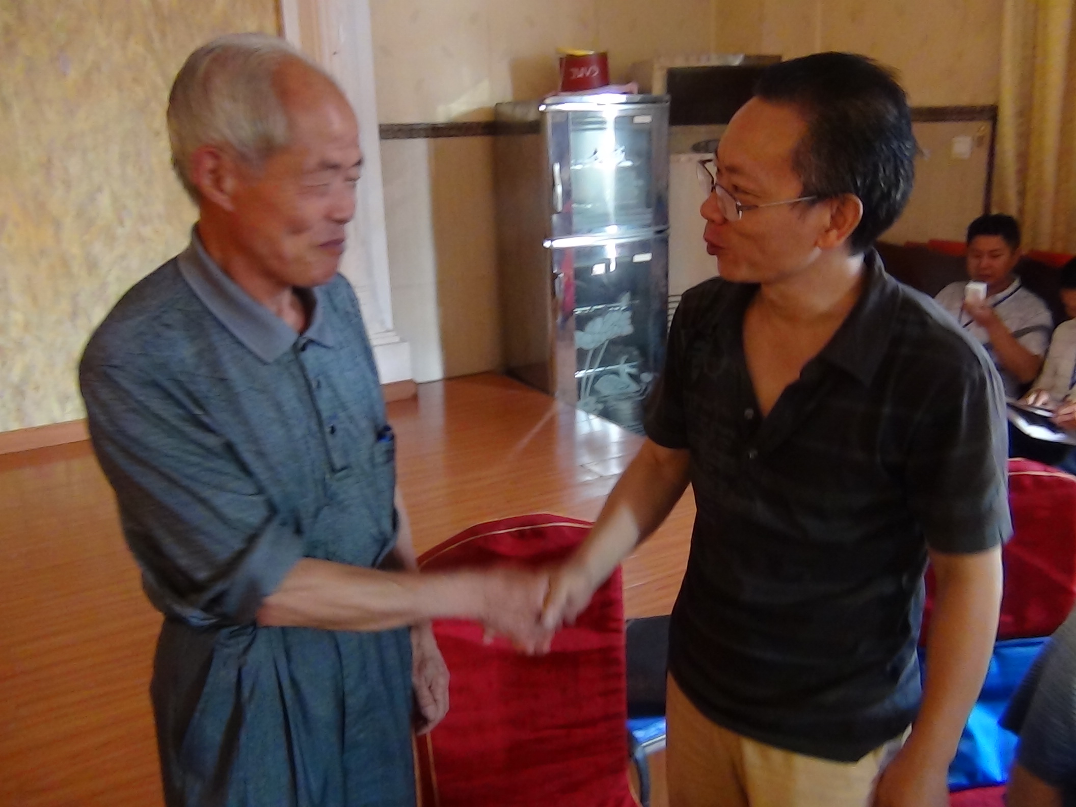 金寨达梧与贵州广仁握手畅谈