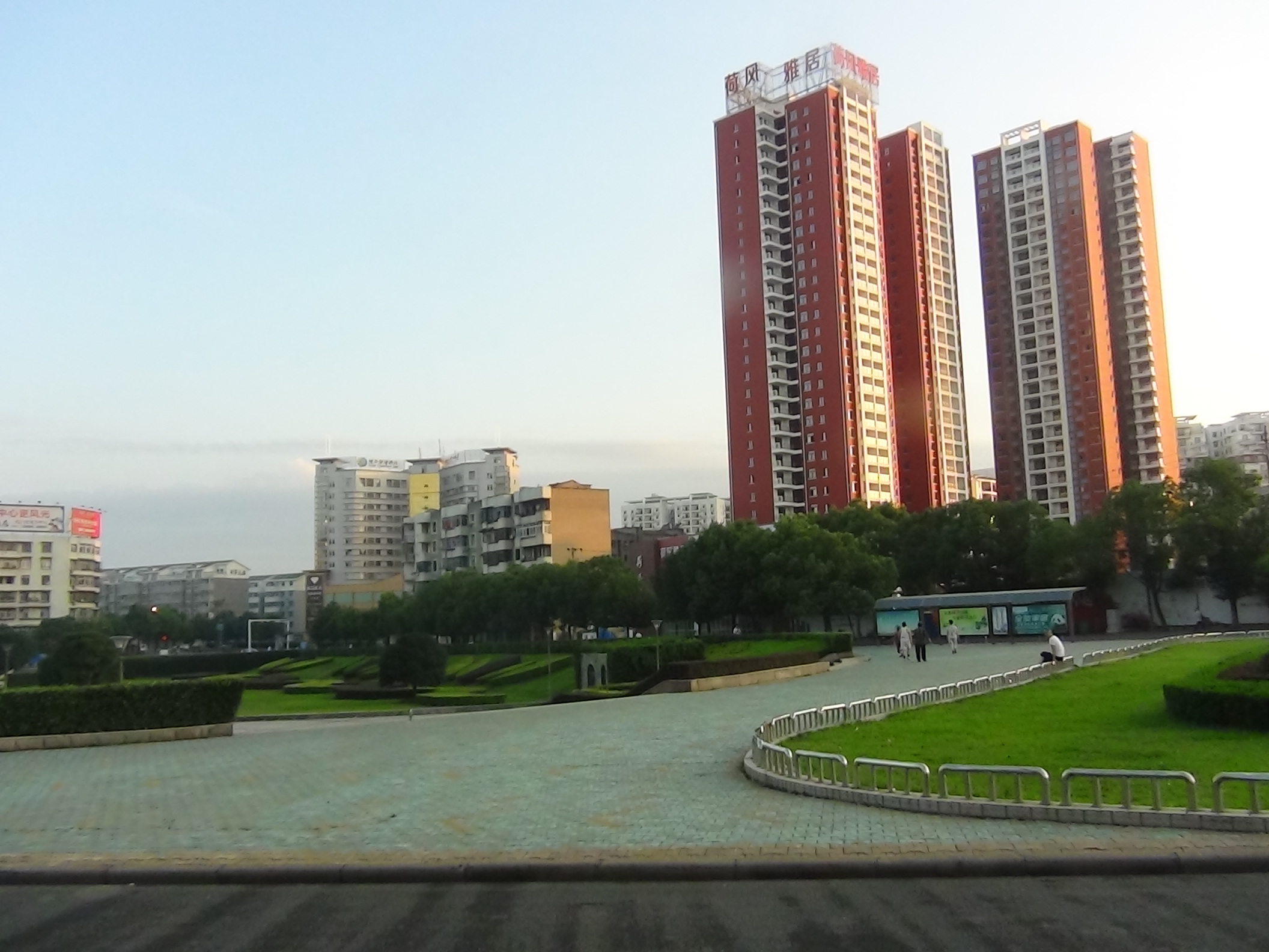 16号清晨蔡甸广场一角