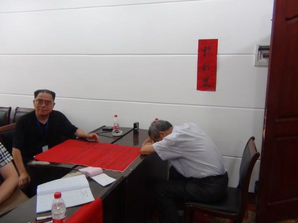 在接待室接待来宾