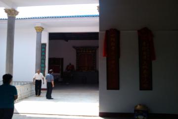 汪氏祠堂天井过道1