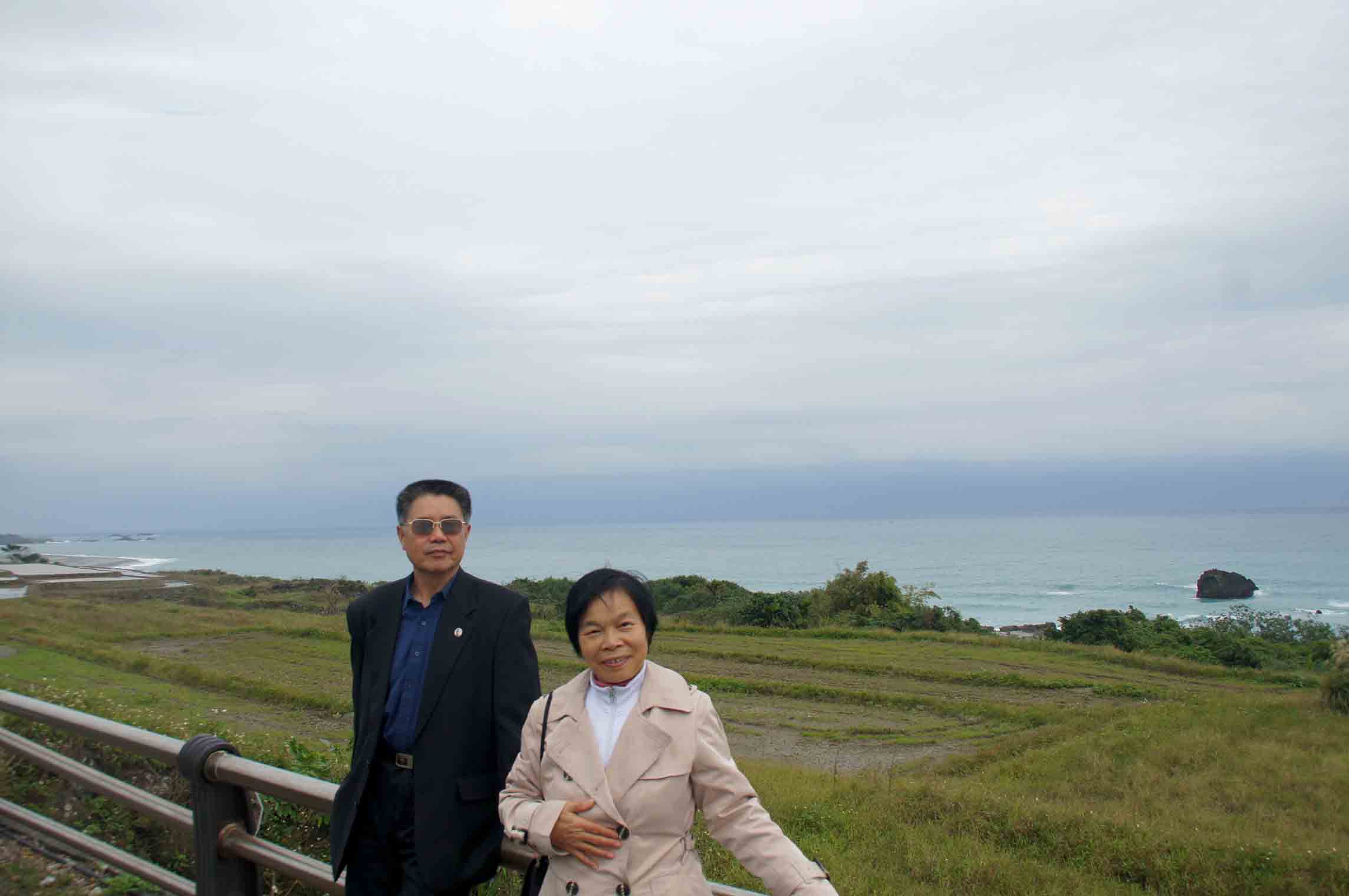 汪太理教授夫妇在台东太平洋岸