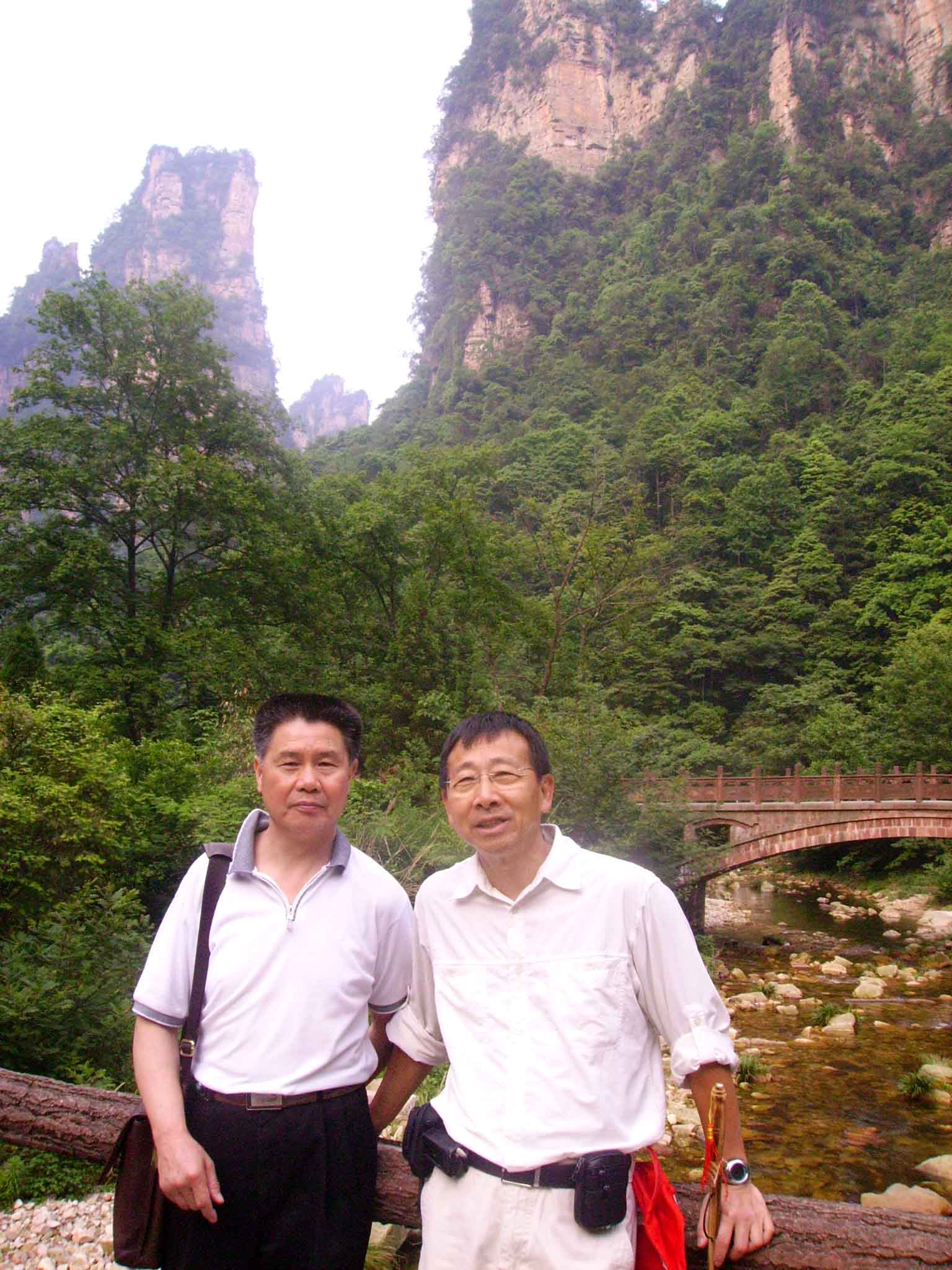 汪太理教授与香港廉政公署原副廉政专员、联合国反贪专家组唯一华人成员郭文纬先生（右）合影