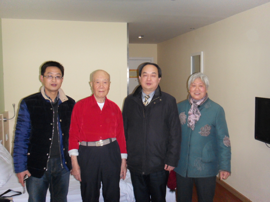 開稿合影留念。