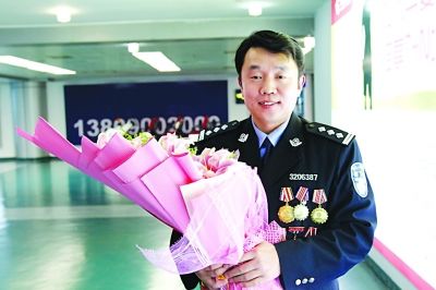 徐州监狱民警汪家杰载誉归来。