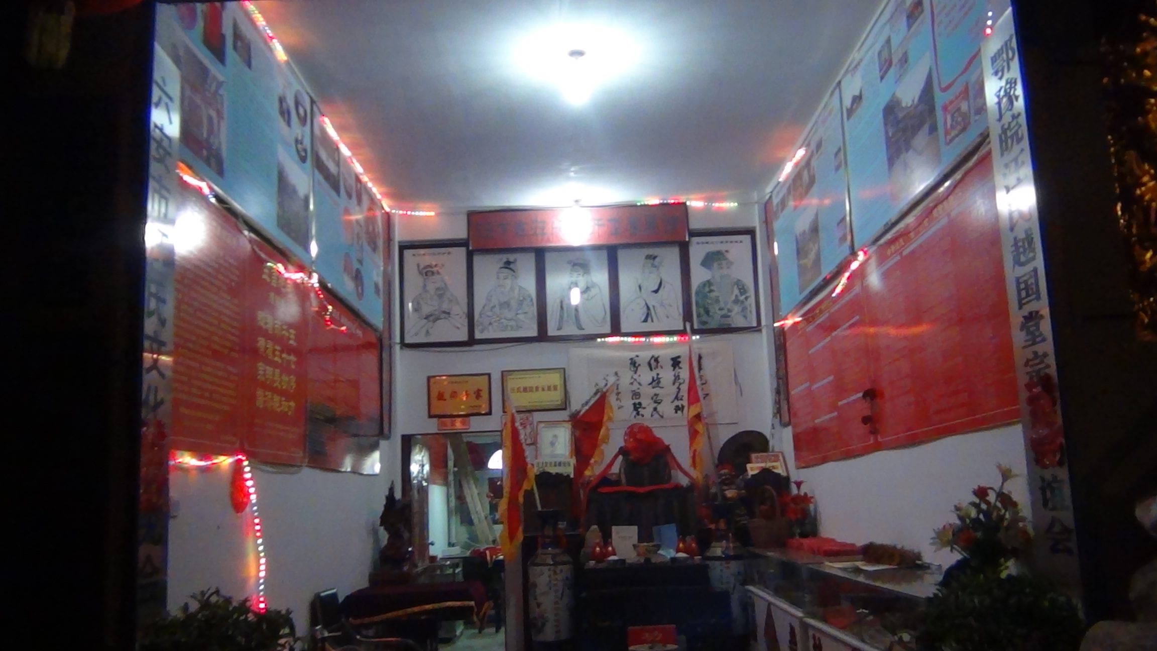 大年三十晚上展馆灯火通霄