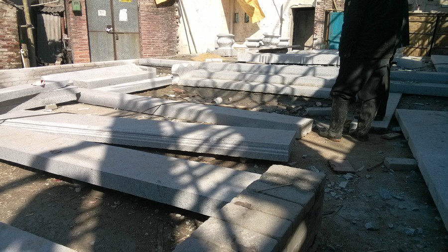 几百上千斤的大石也是靠人工抬进来的