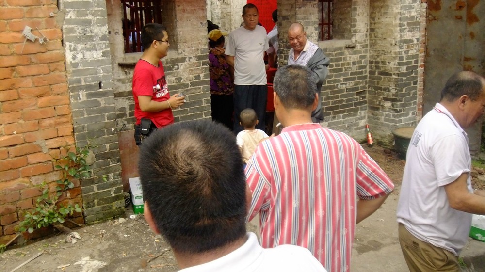 可爱的德叔VS可爱的小朋友（头顶有三个转）