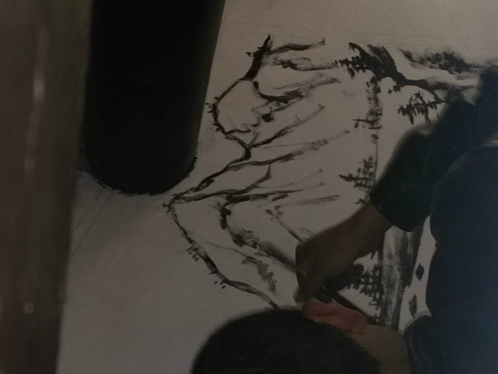 看他们作画，真的随心所欲