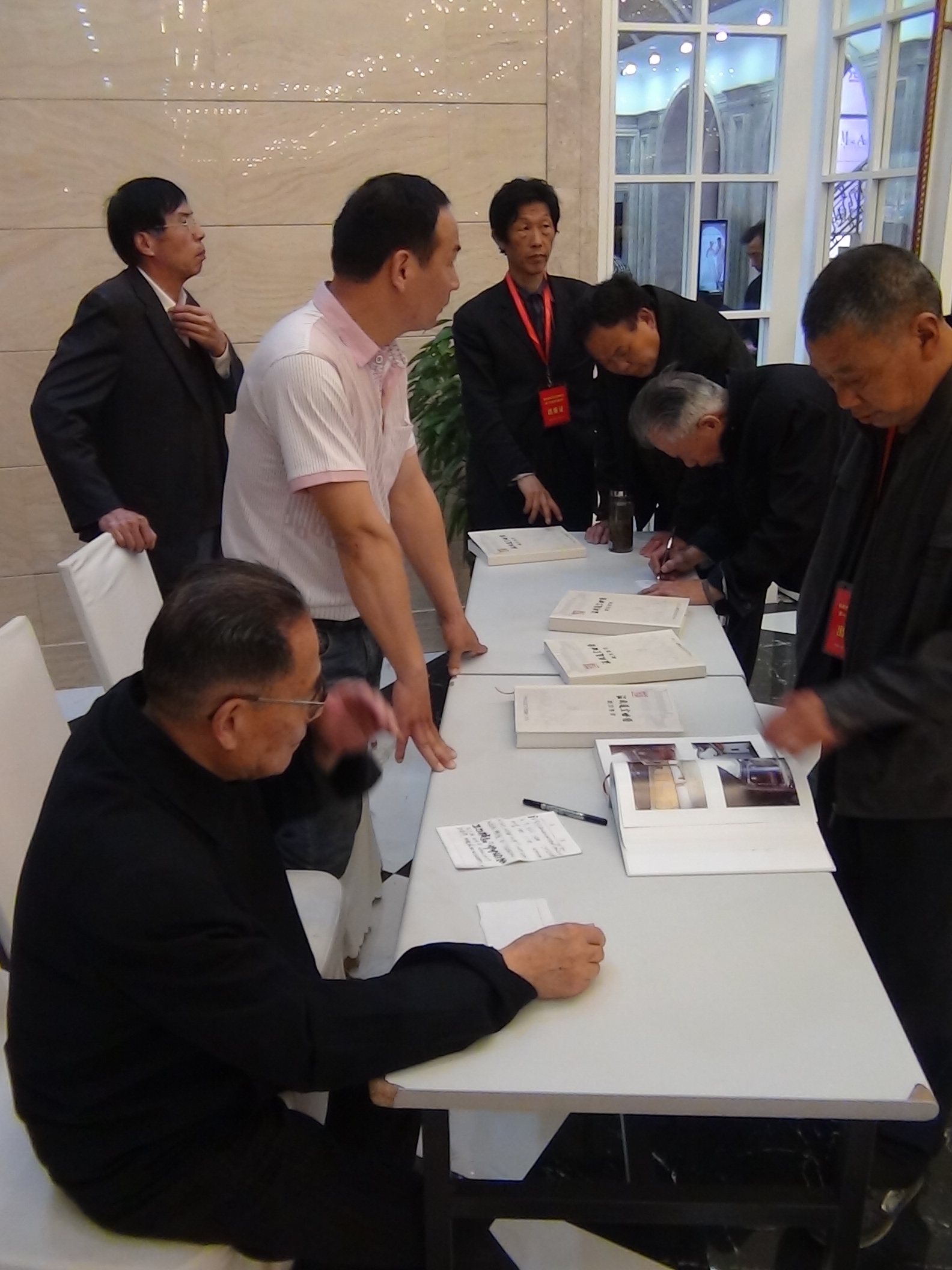 大家争相阅购中华通谱谱首